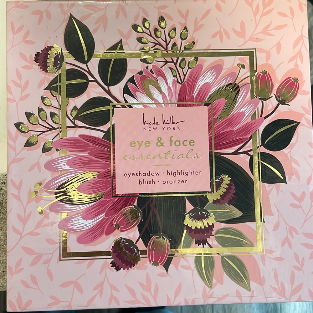 Nicole Miller eyes and face pallet